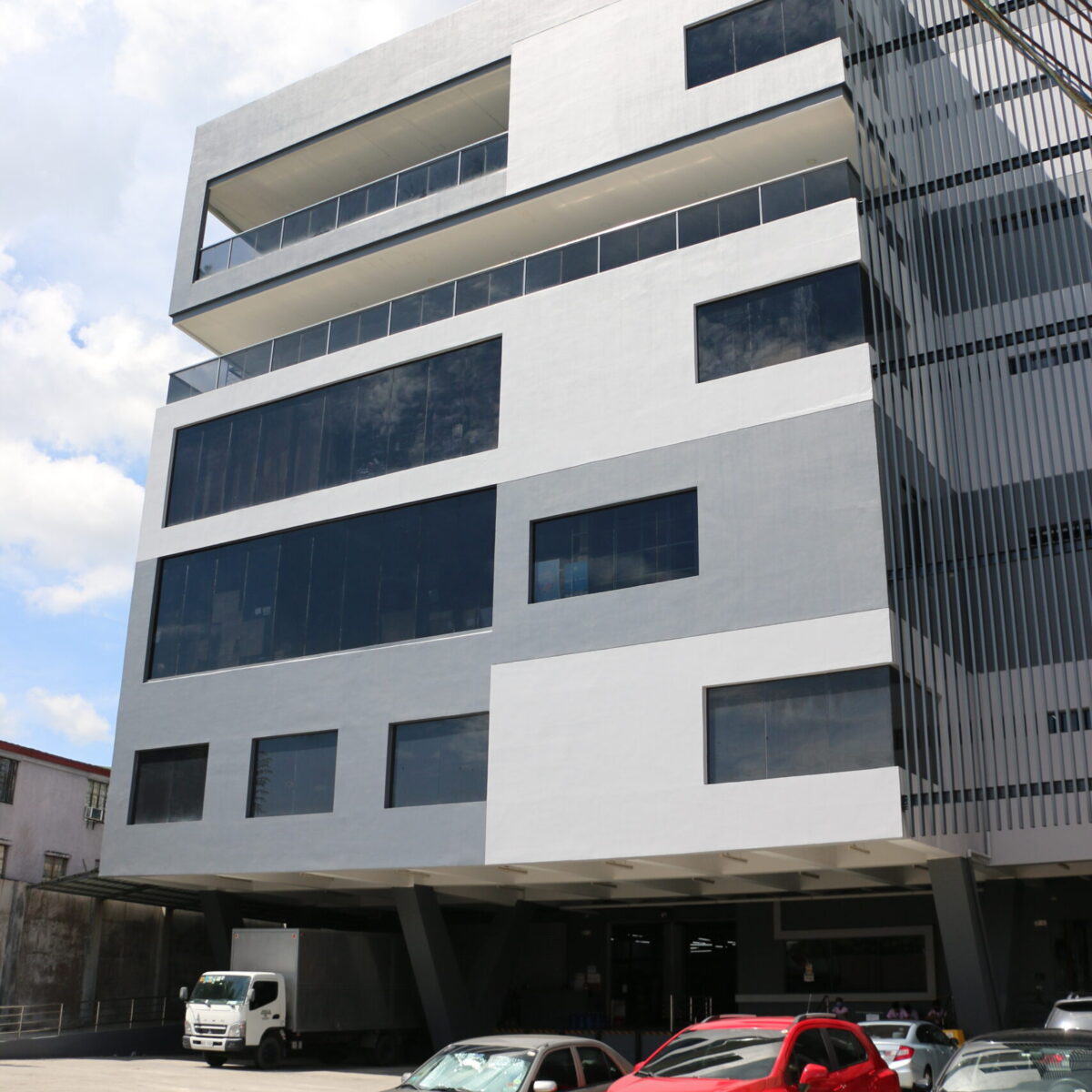 Warehouse & Offices Trimark Group Holdings Inc